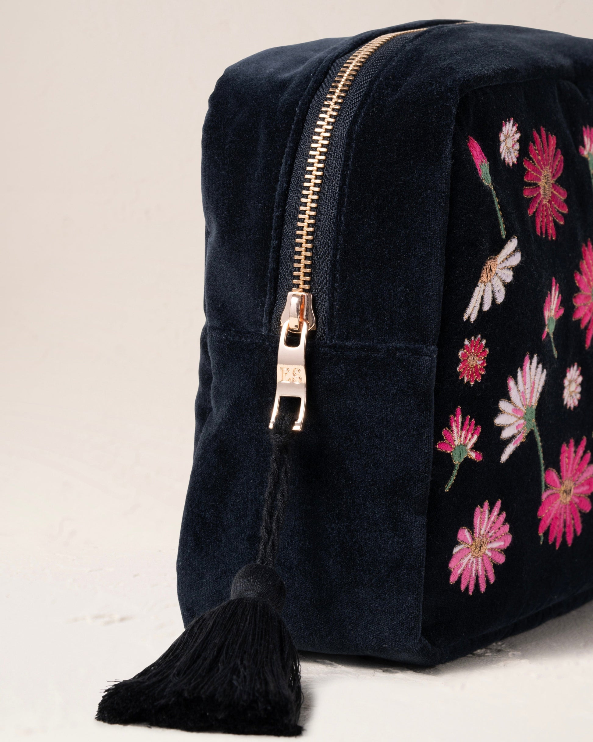 accessory Wildflower Velvet Wash Bag - Charcoal