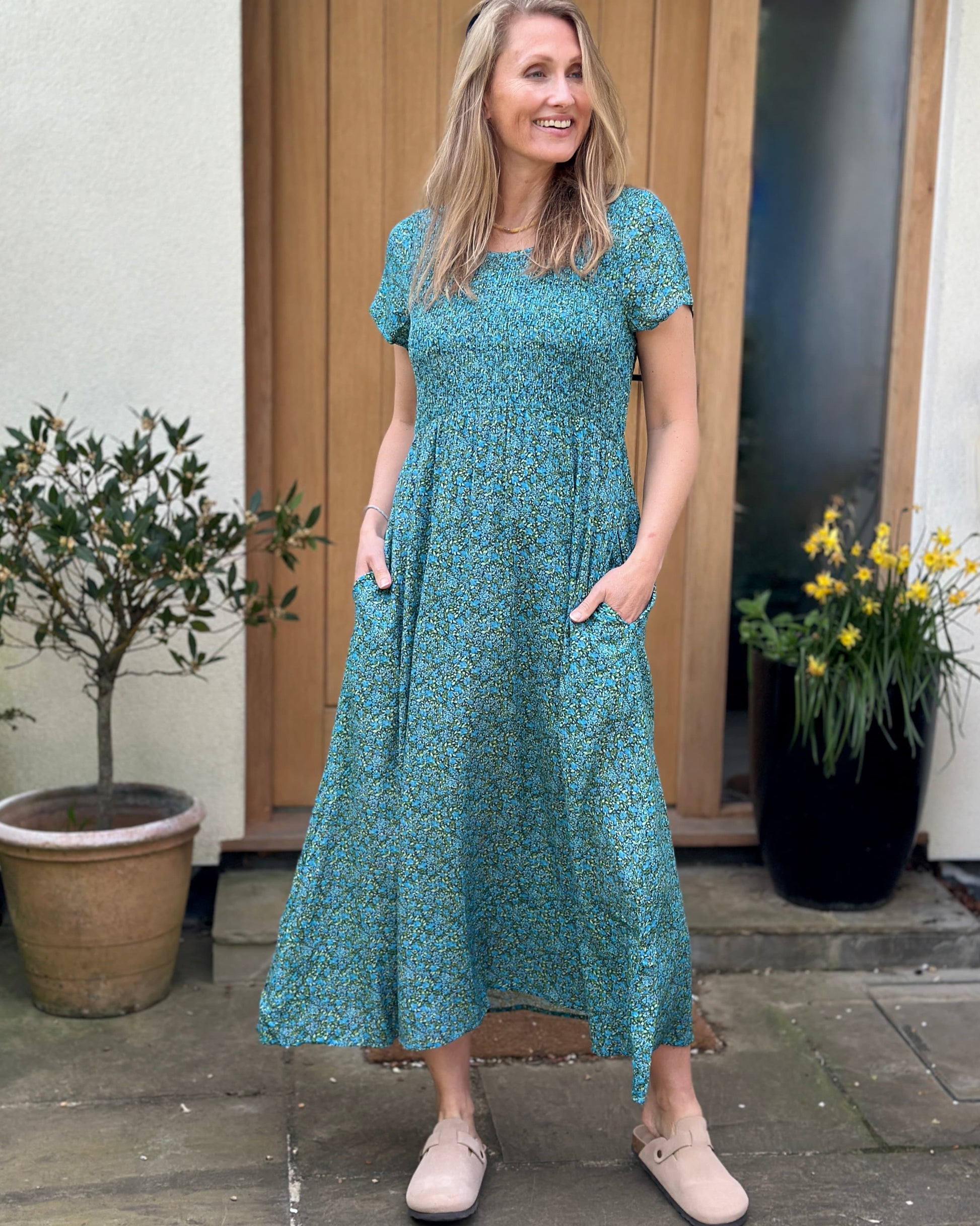 Clothing Ditsy Floral Short Sleeve Shirring Dress - Navy