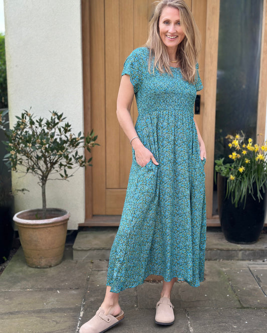 Clothing Ditsy Floral Short Sleeve Shirring Dress - Navy