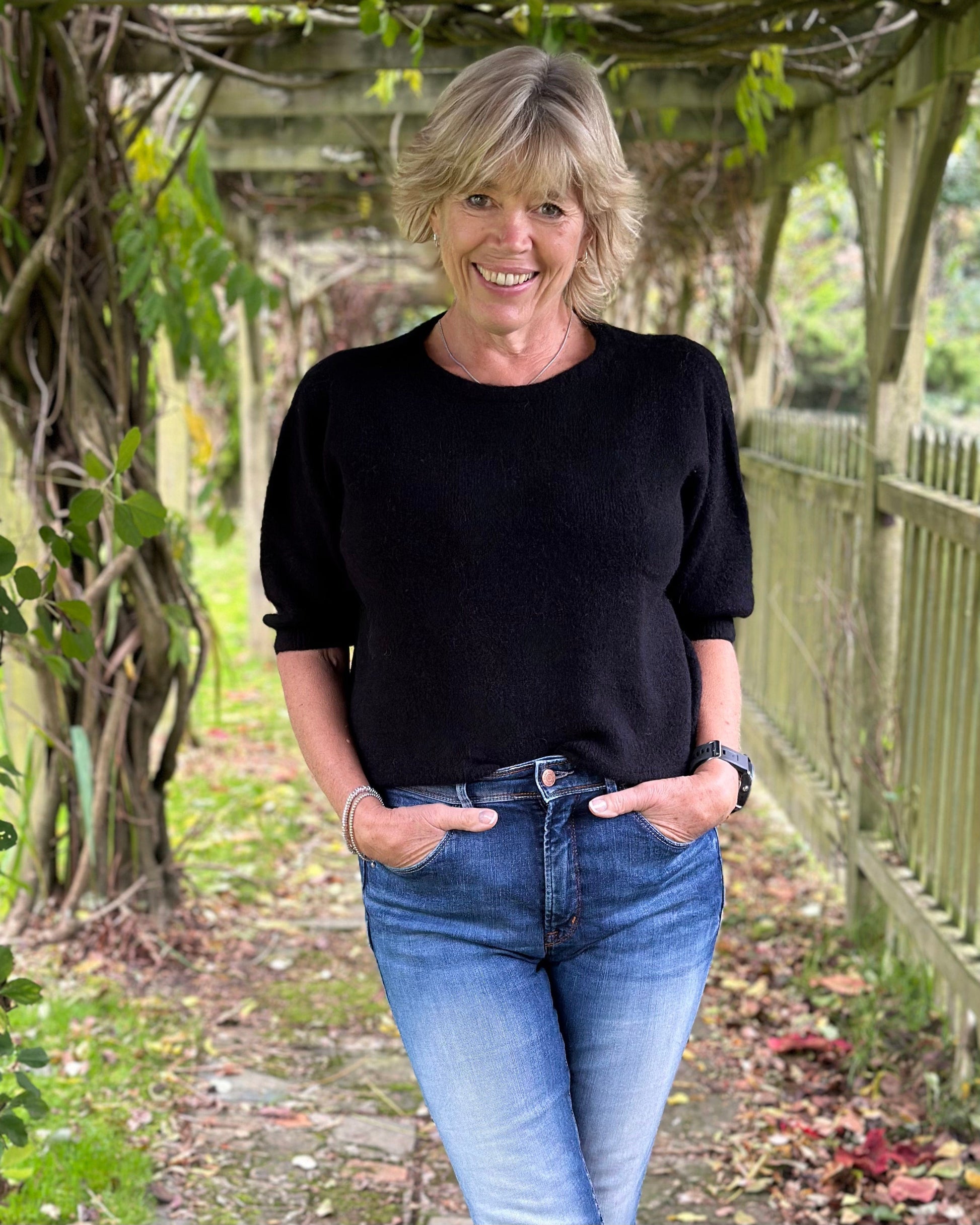 clothing Round Neck Short Sleeve Jumper - Black