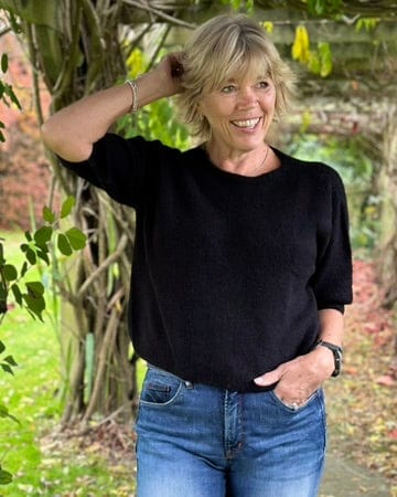 clothing Round Neck Short Sleeve Jumper - Black