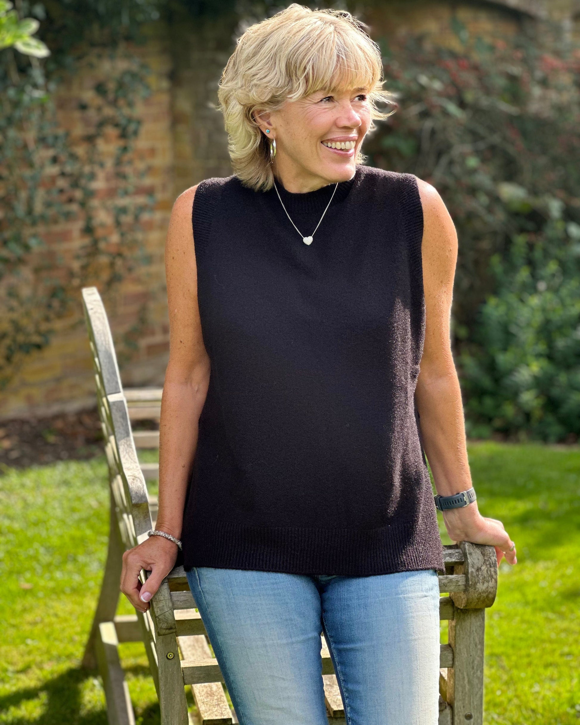 clothing Round Neck Sleeveless Jumper - Black