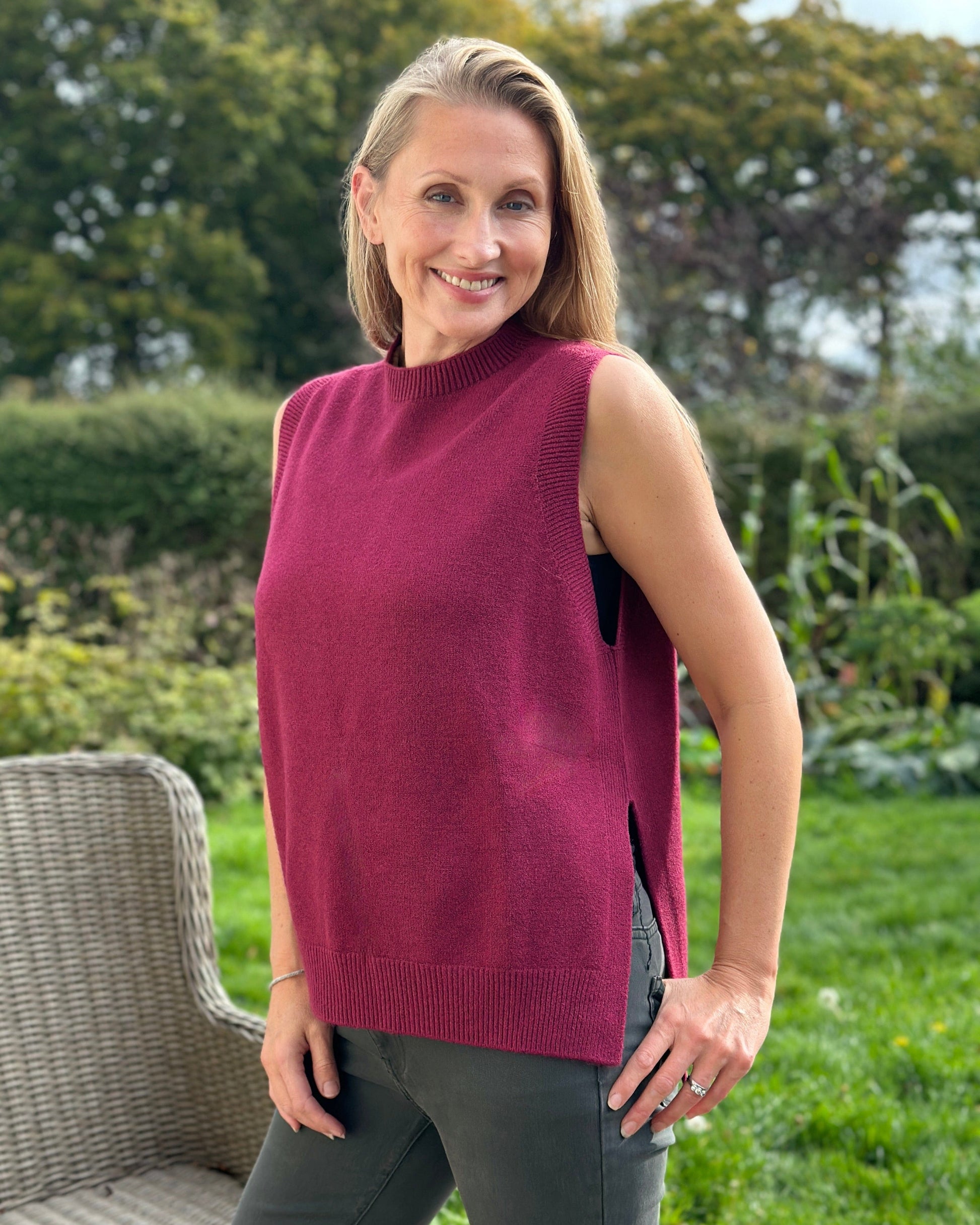 clothing Round Neck Sleeveless Jumper - Wine