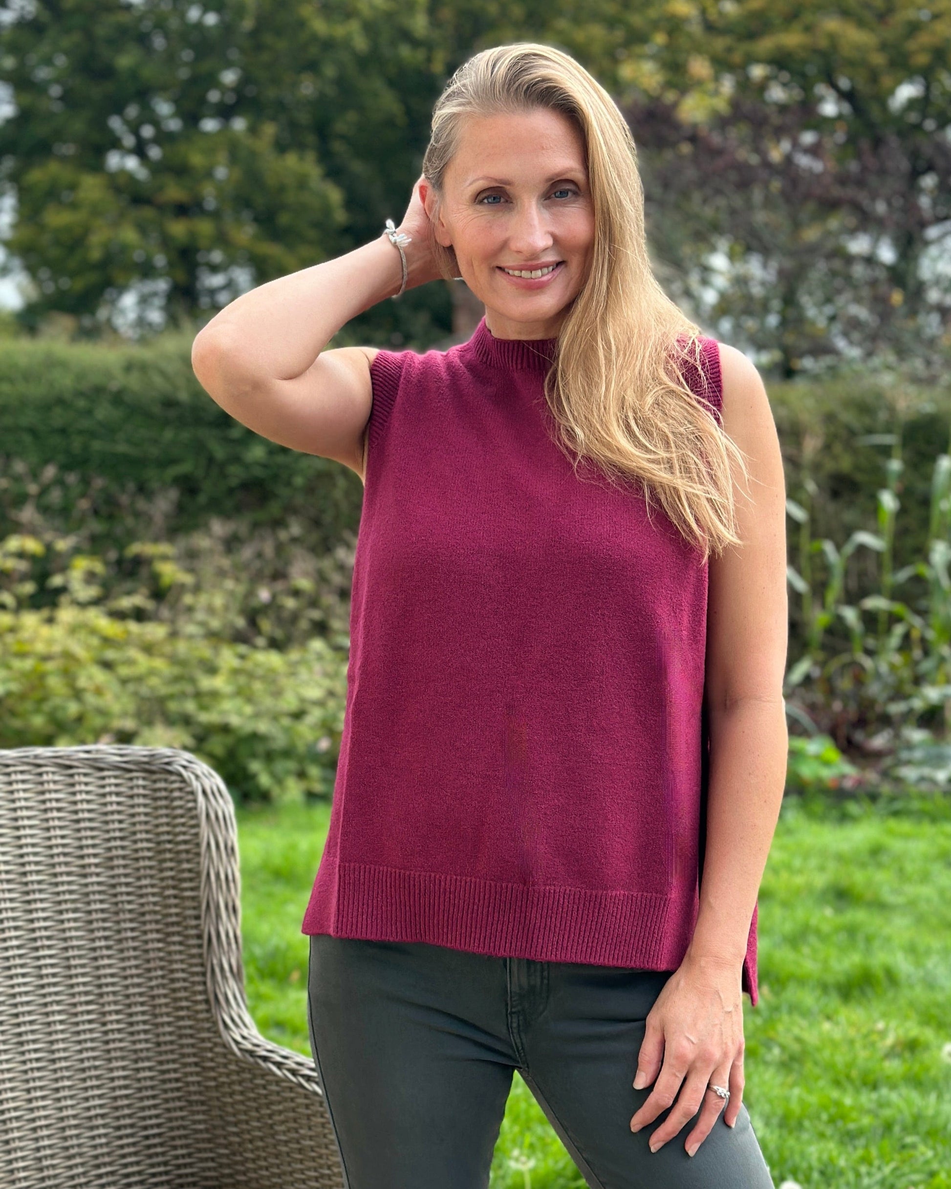 clothing Round Neck Sleeveless Jumper - Wine