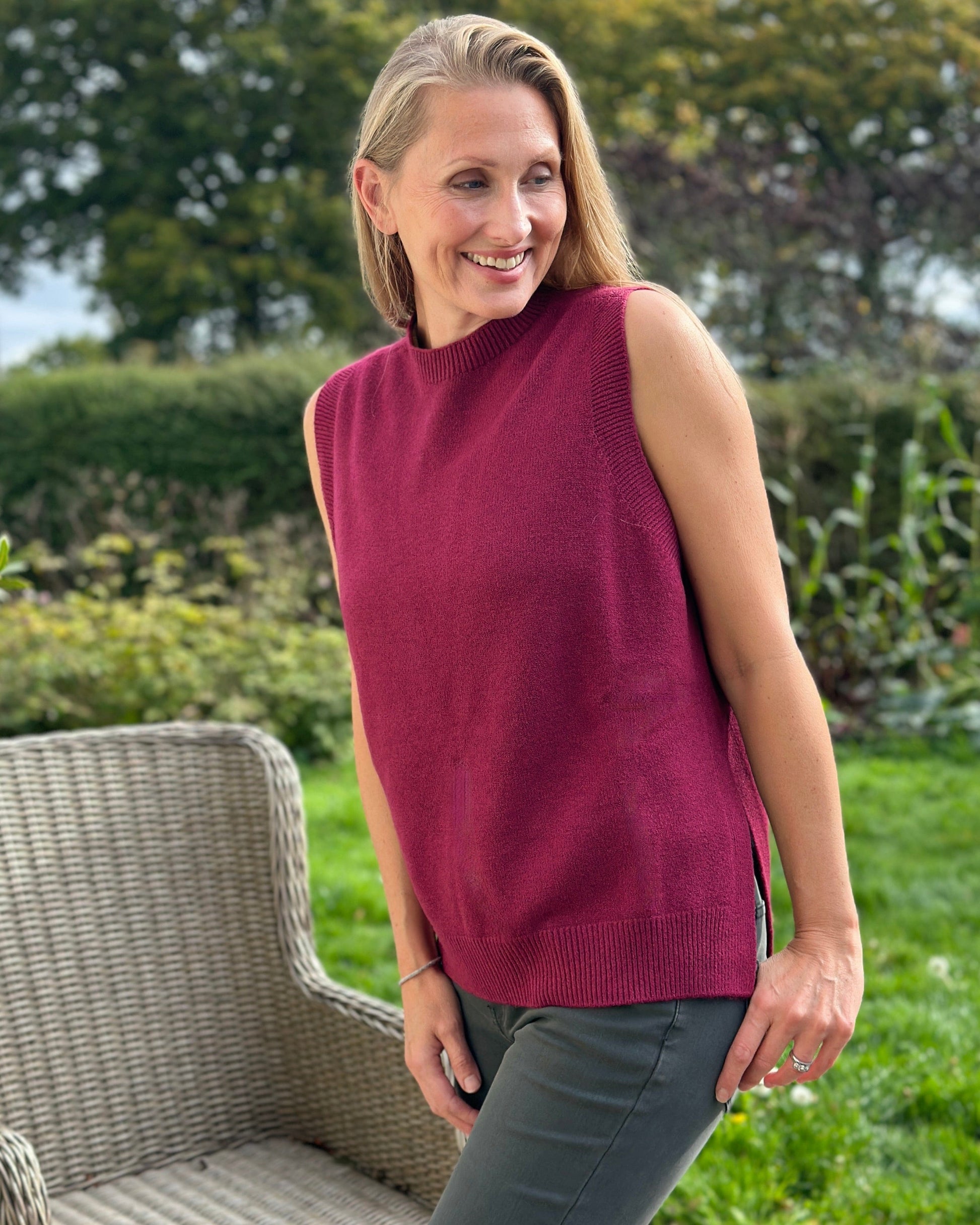 clothing Round Neck Sleeveless Jumper - Wine