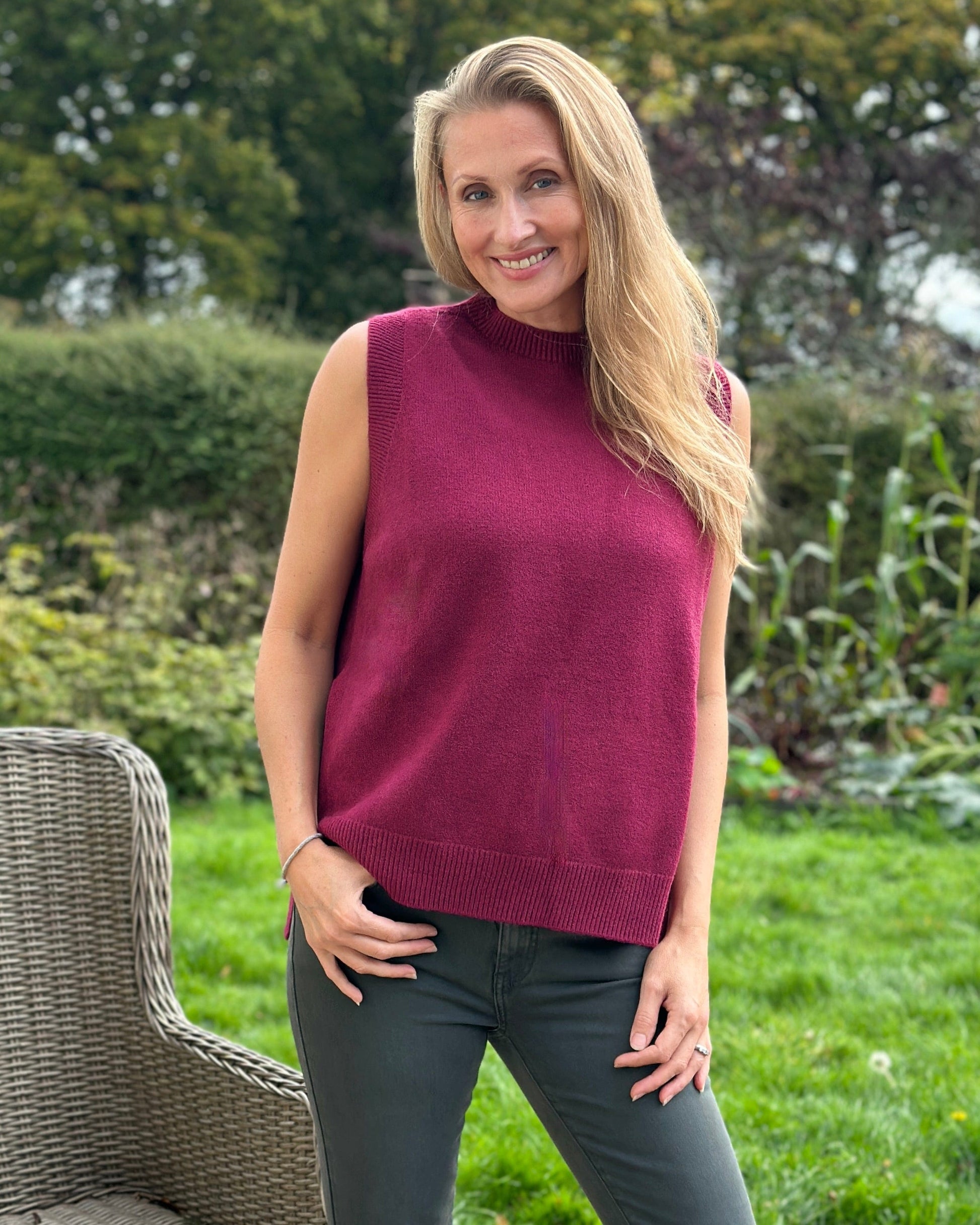 clothing Round Neck Sleeveless Jumper - Wine