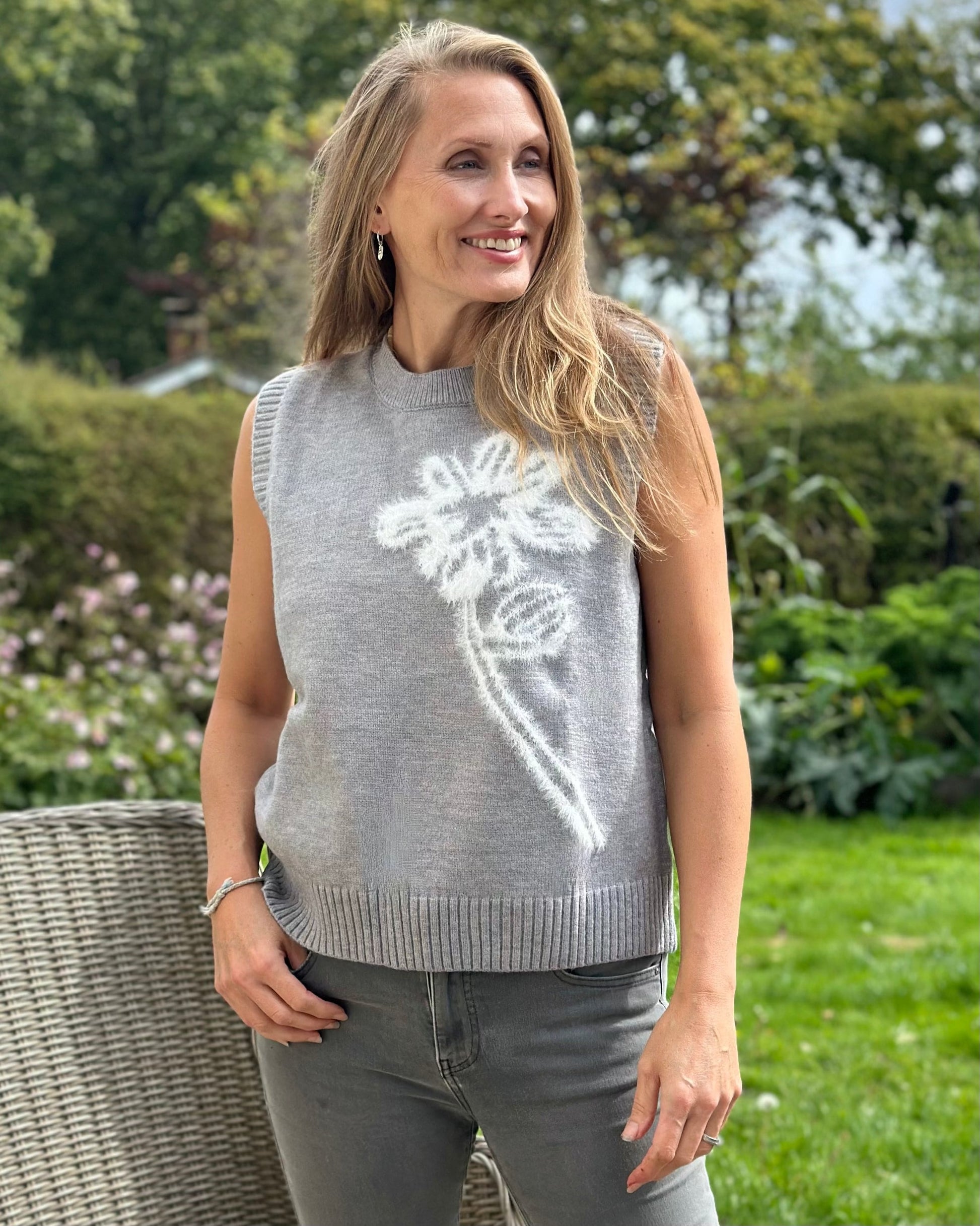 clothing Sleeveless Tank Top With Flower - Grey