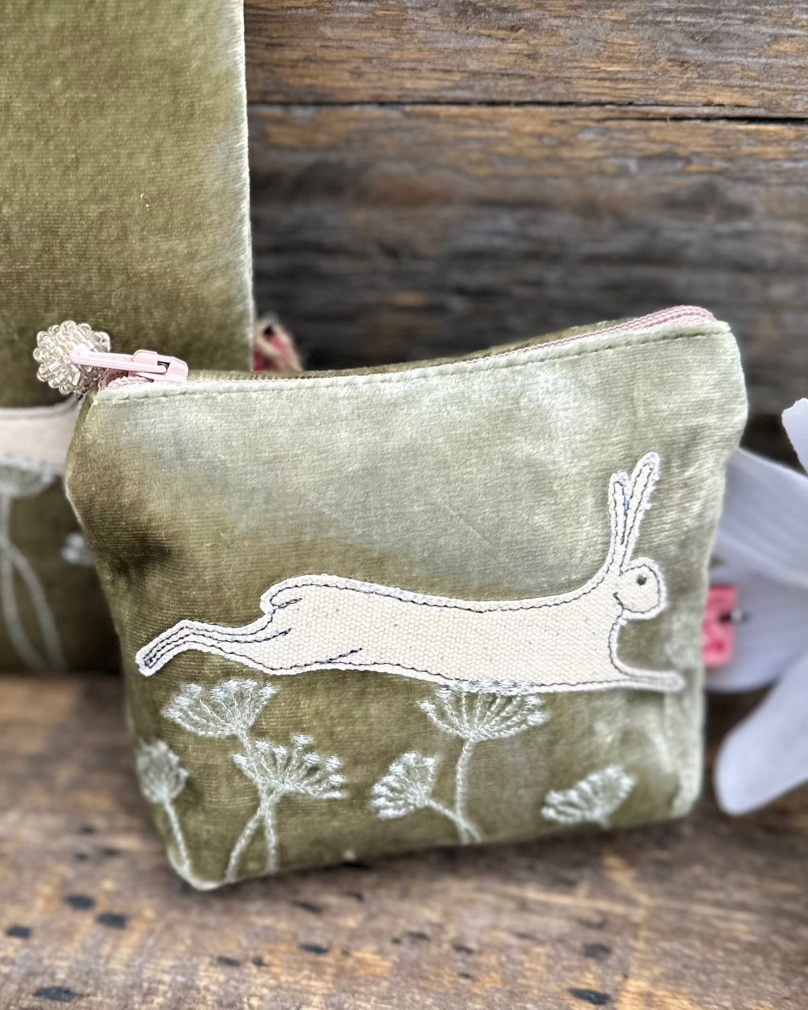 purse Velvet Embroidered Leaping Hare Mini Coin Purse - Pale Sage