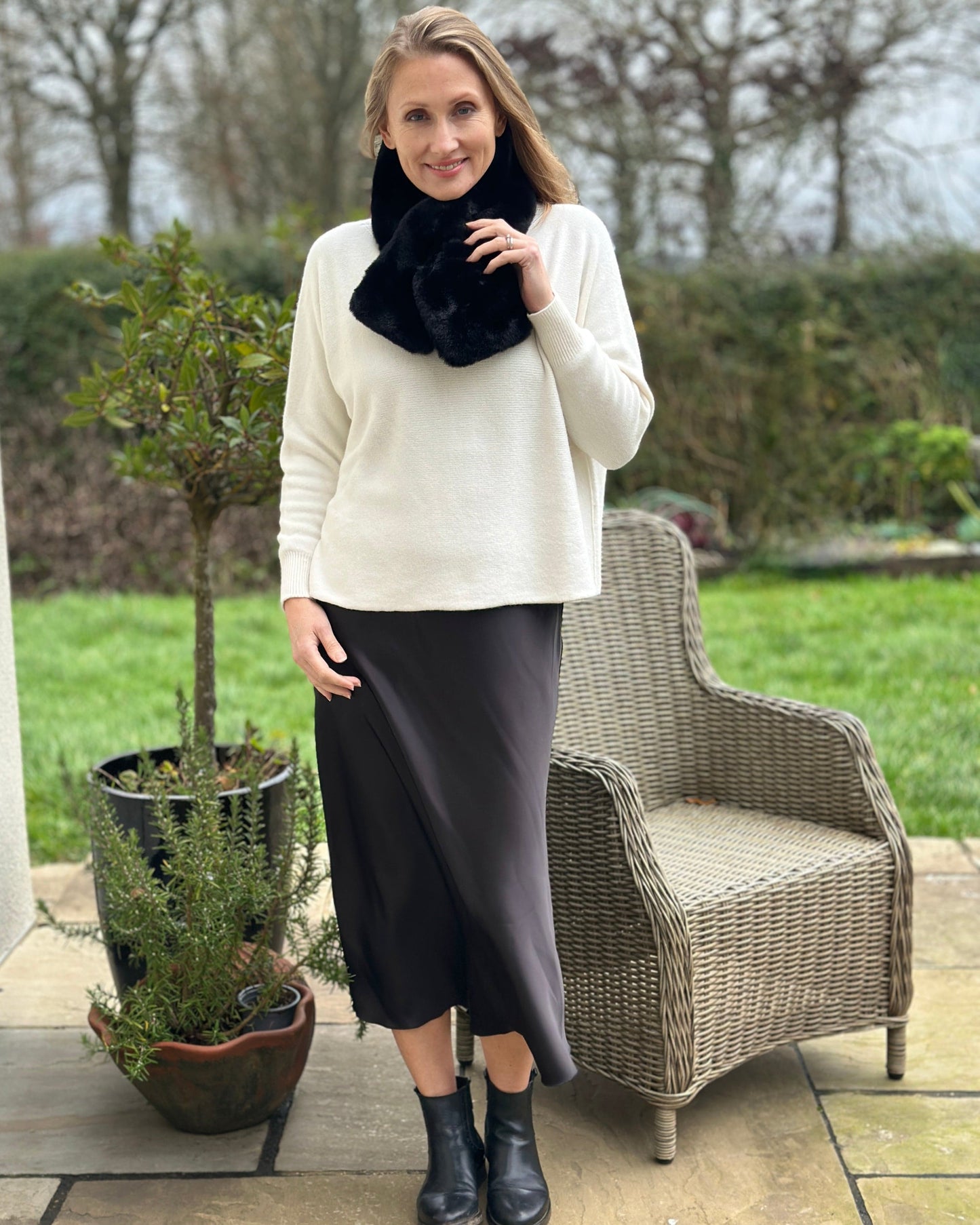 accessory Black Faux Fur Pull Through Scarf