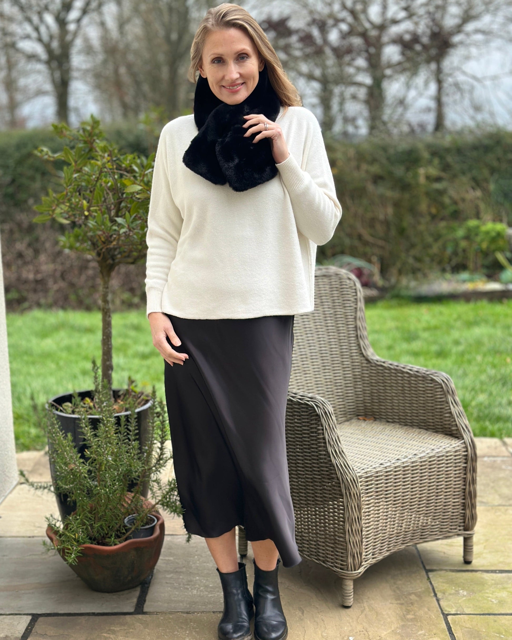 accessory Black Faux Fur Pull Through Scarf