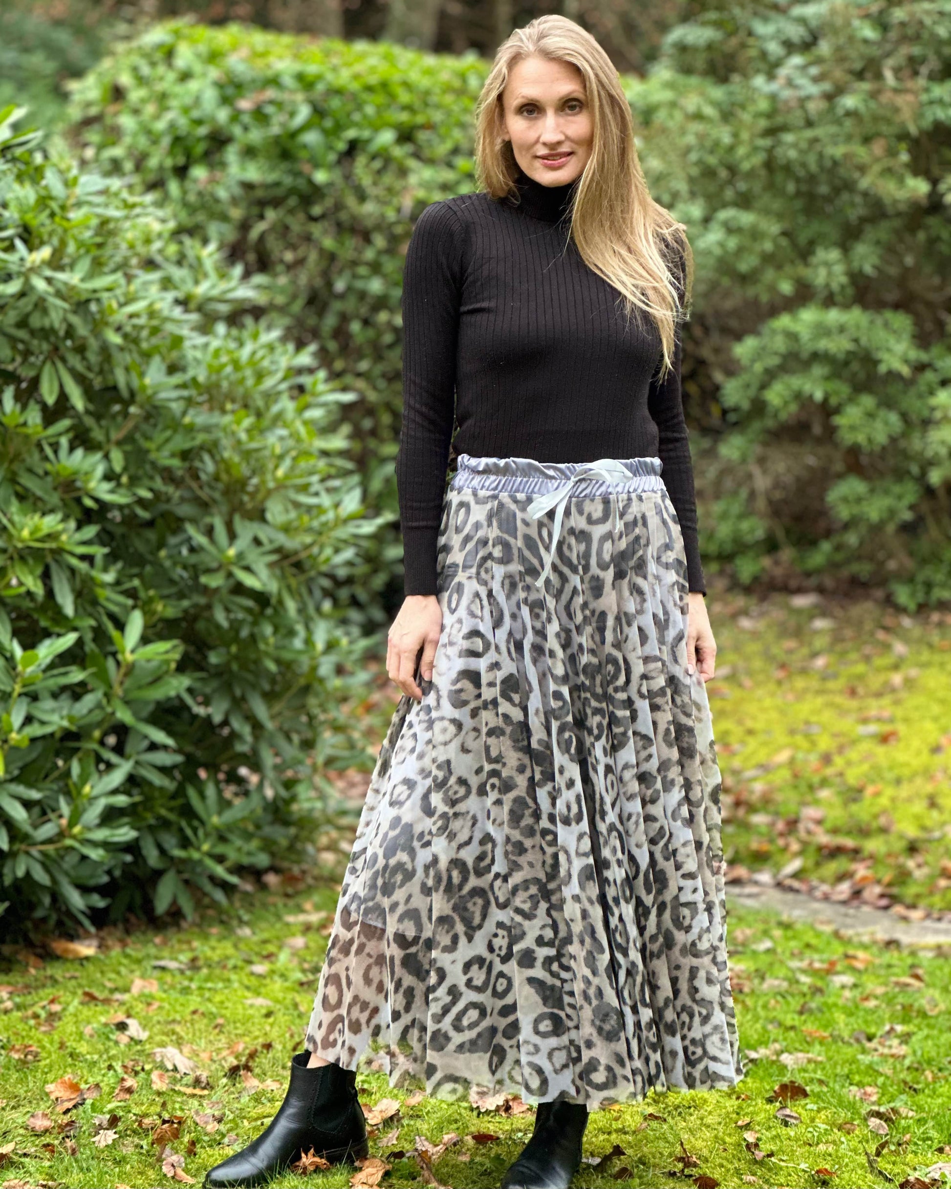 Leopard print top maxi pleated skirt