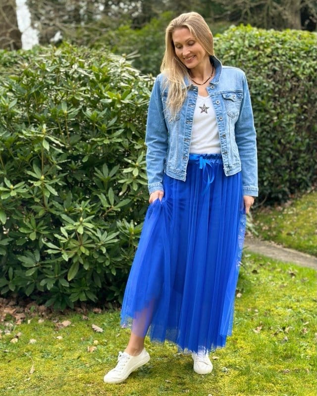 Long pleated skirt blue sale