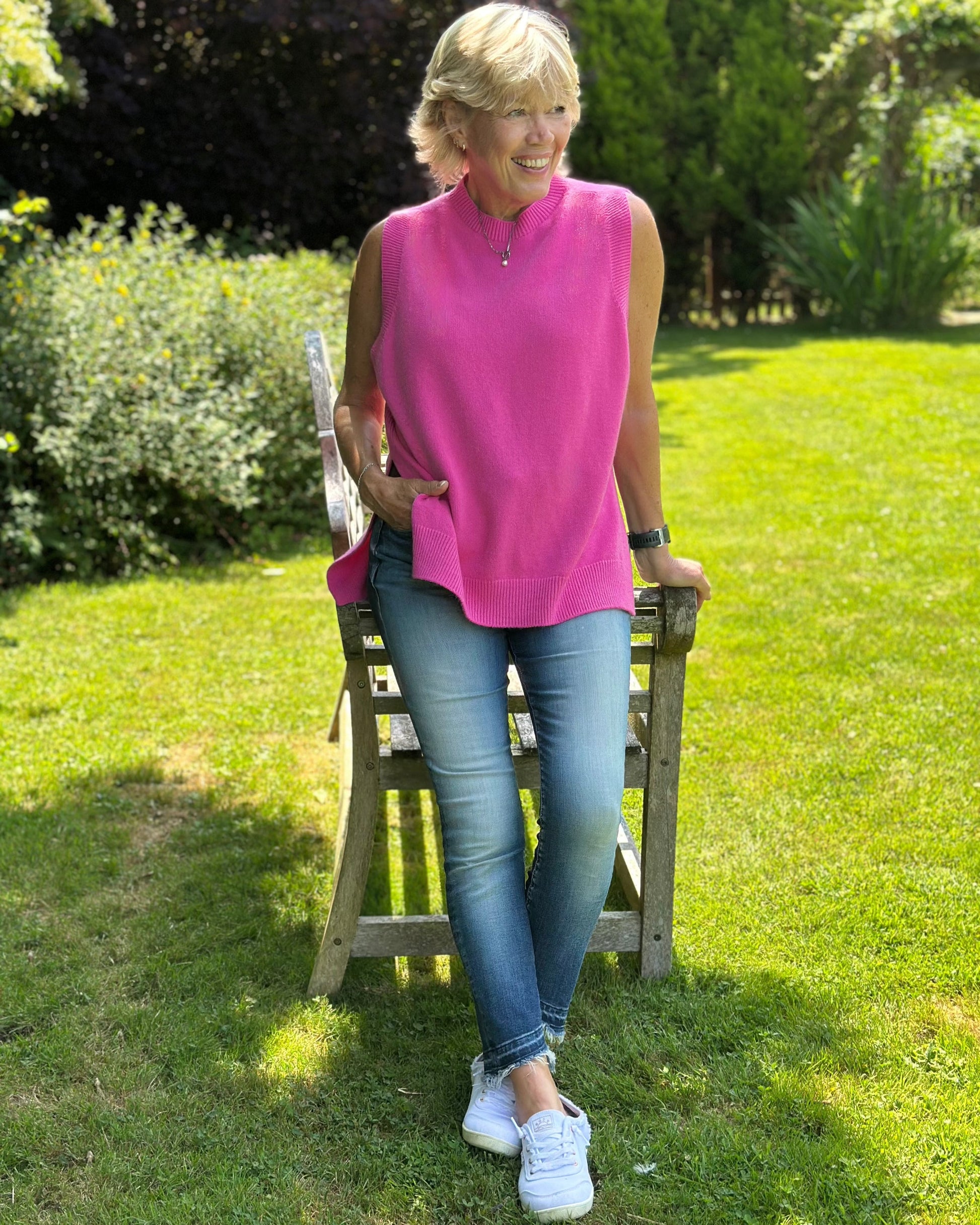 clothing Round Neck Sleeveless Jumper - Fuchsia