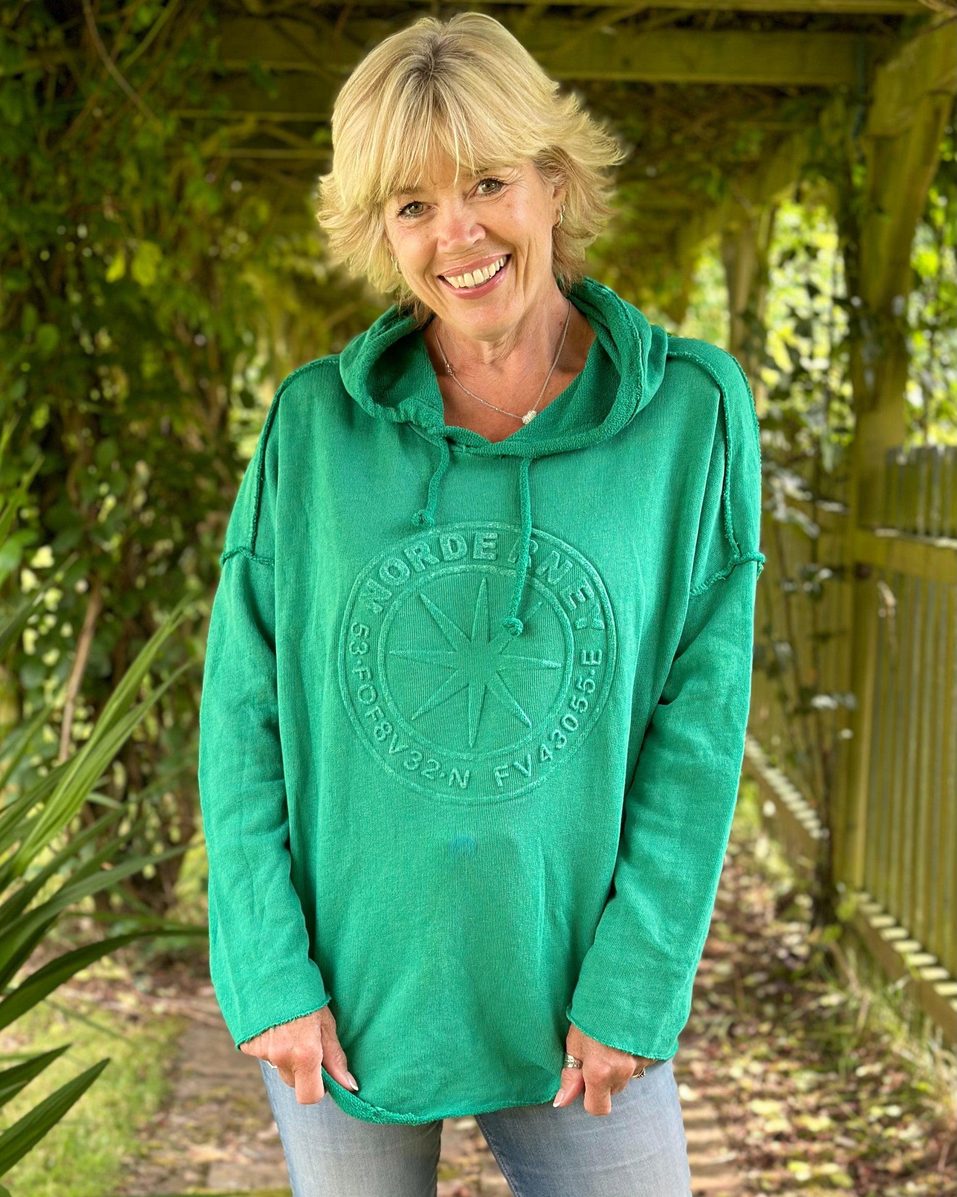 Embossed 'Nord' Hoodie Sweatshirt - Emerald Green