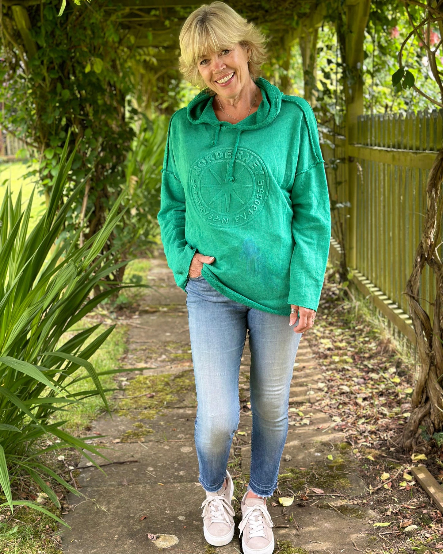 Embossed 'Nord' Hoodie Sweatshirt - Emerald Green