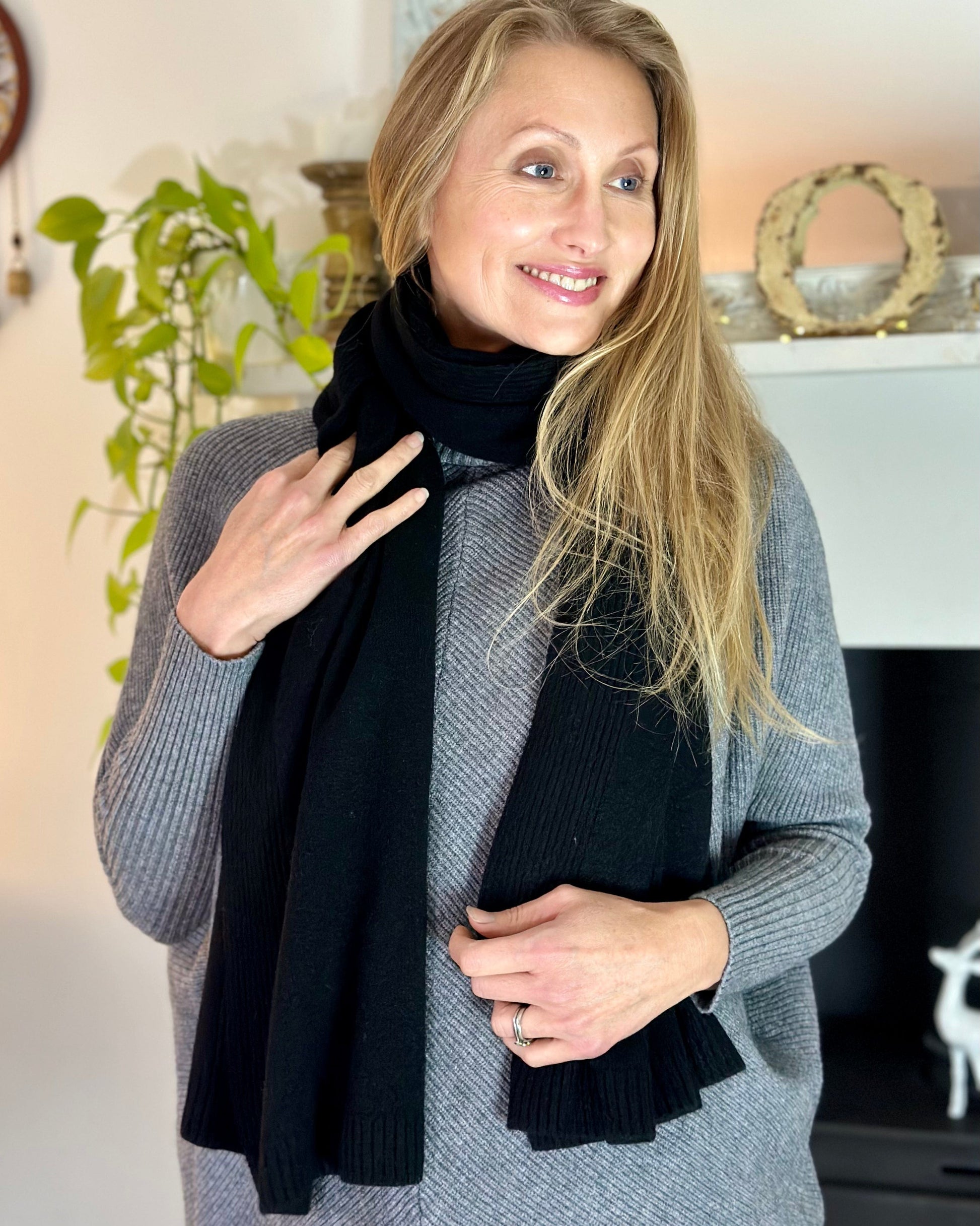 Long Ribbed Knitted Scarf - Black