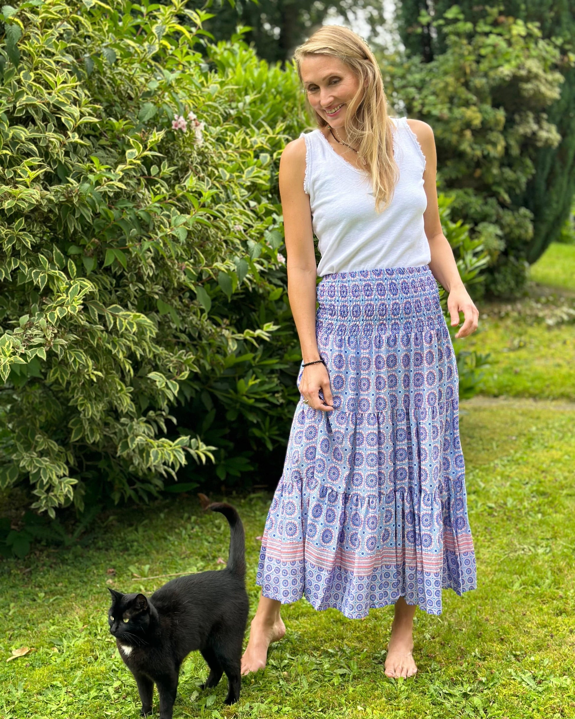 Royal blue floral skirt deals