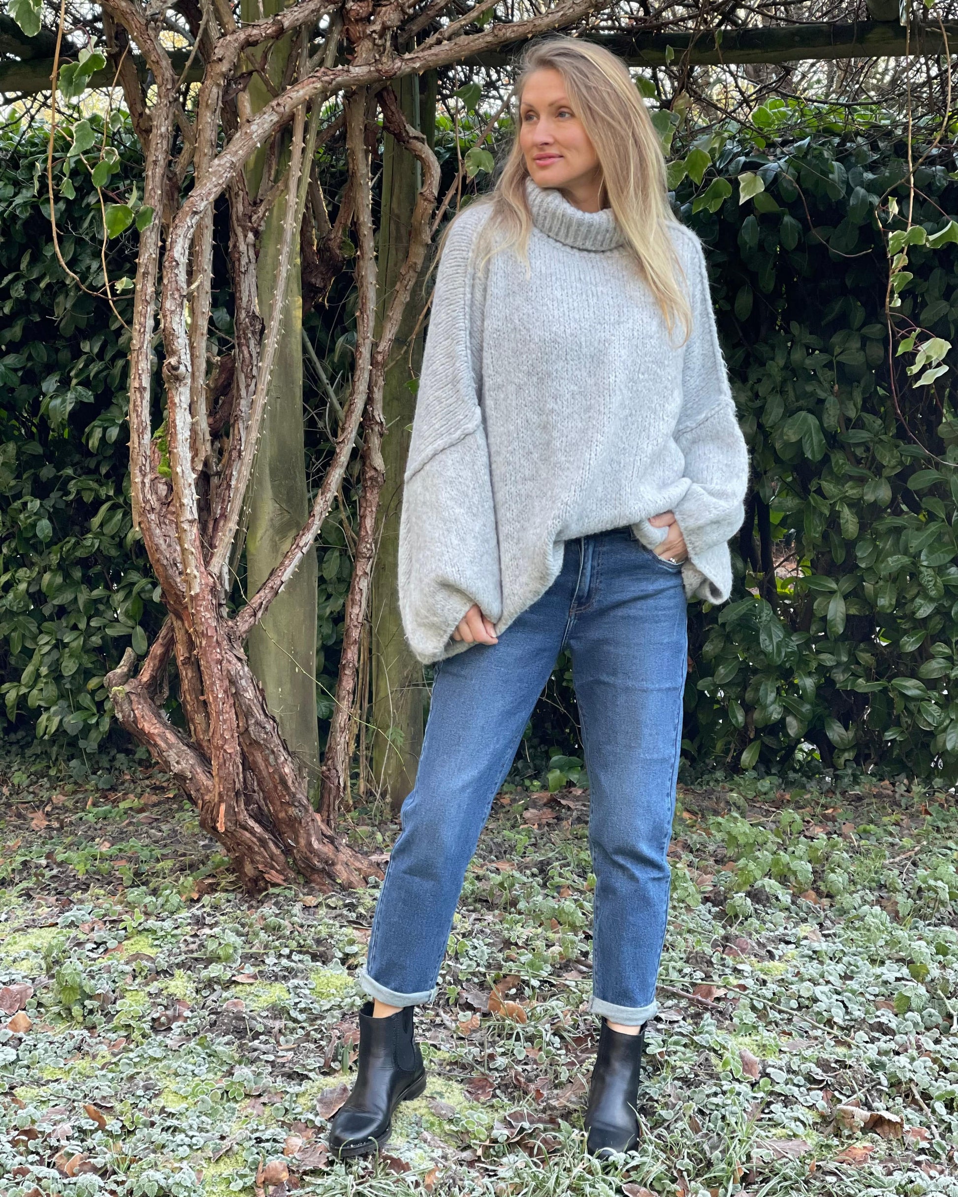Grey sweater sales with blue jeans